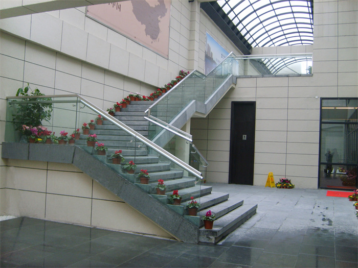 西安不锈钢玻璃栏杆安装