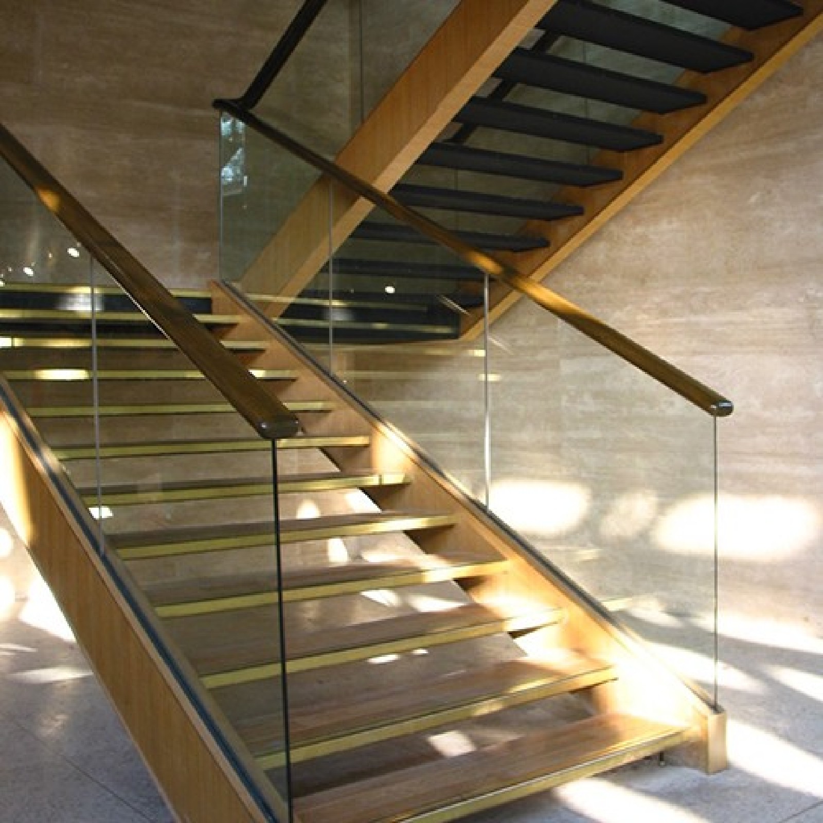 西安直双梁玻璃楼梯厂家