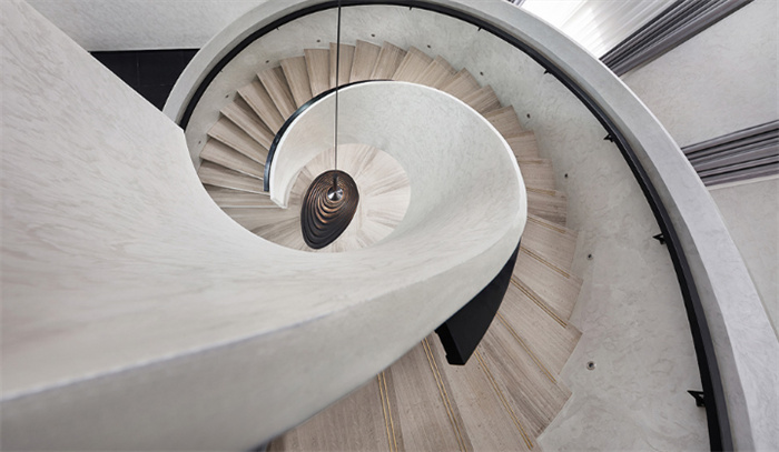 酒店旋转楼梯安装