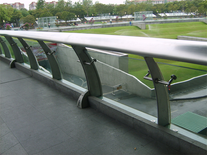 西安不锈钢玻璃栏杆厂家