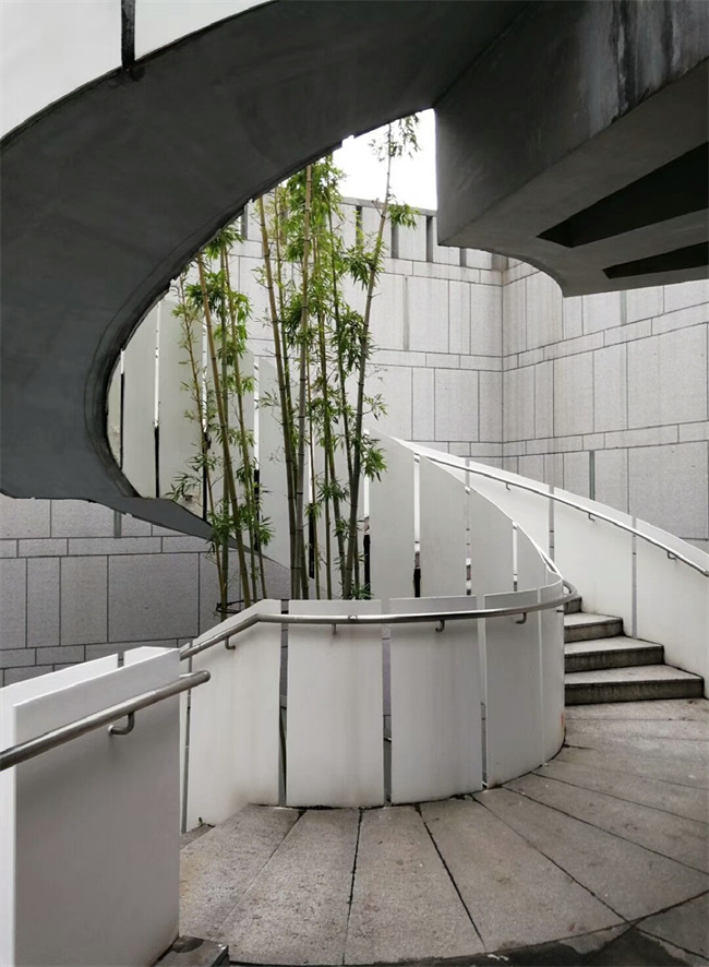 西安箱体弧形梁楼梯安装