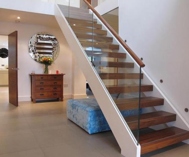 纯粹清透的玻璃楼梯，让人美不胜收